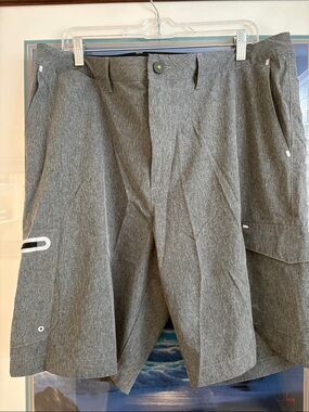 Tommy Bahama Gray Men's Cargo Short!